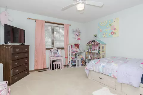 Bedroom - 33 Chiswick Cir, Bloomington, IL 61704 photo 3 of 8