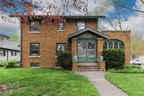 818 E Locust St, Bloomington, IL 61701