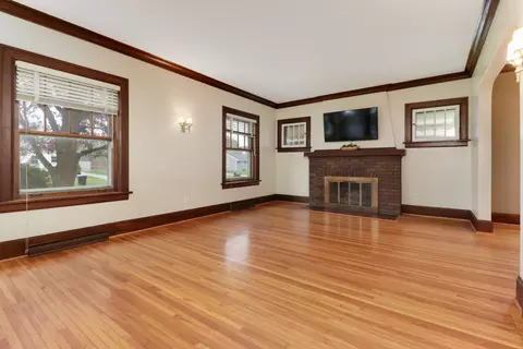 Living - 818 E Locust St, Bloomington, IL 61701 photo 2 of 2