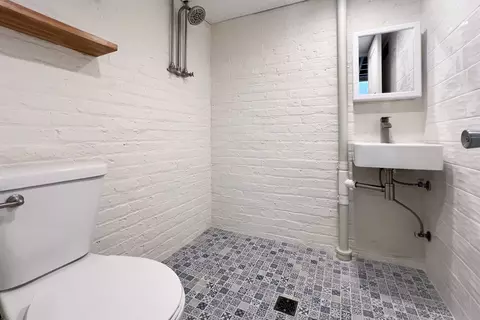 Bath - 818 E Locust St, Bloomington, IL 61701 photo 2 of 3