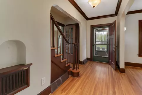 Entry Way - 818 E Locust St, Bloomington, IL 61701 photo 3 of 6