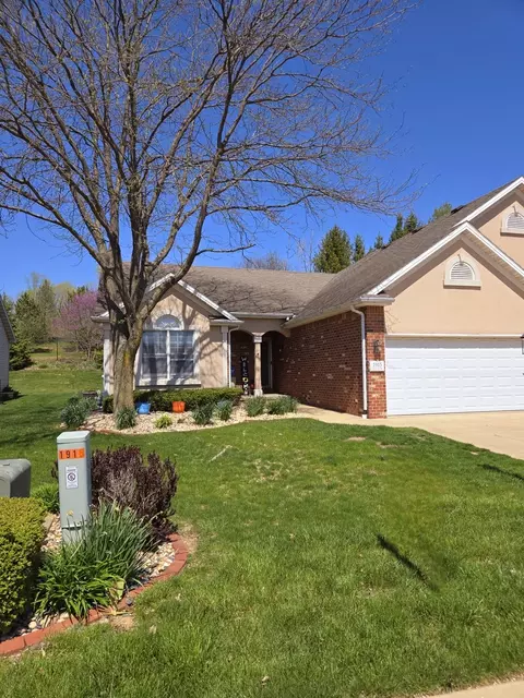 1915 W Willow Crest Dr, Peoria, IL 61614