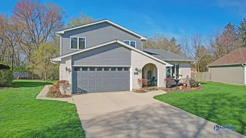 341 Cornell Ln, Algonquin, IL 60102