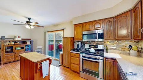 Kitchen - 341 Cornell Ln, Algonquin, IL 60102 photo 2 of 4