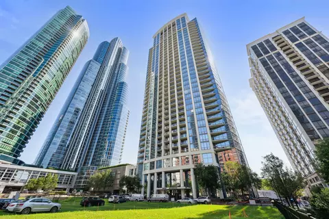 1235 S Prairie Ave #504, Chicago, IL 60605