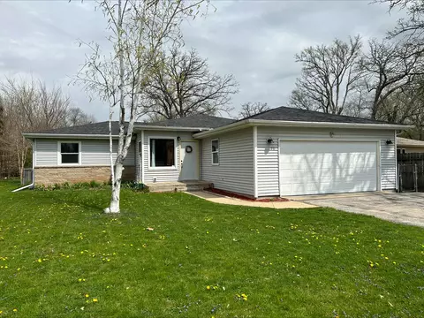 20 Liberty Blvd, Machesney Park, IL 61115