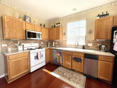 Kitchen - 140 Dallas Dr, Bartlett, IL 60103 photo 1 of 1