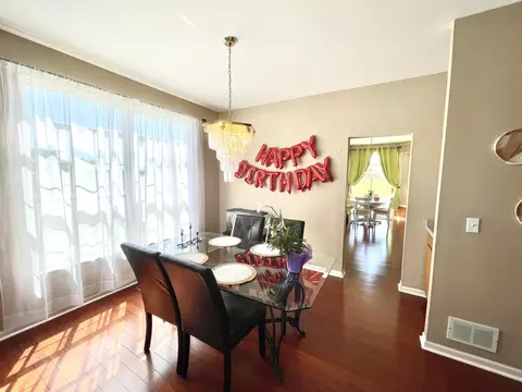 Dining - 140 Dallas Dr, Bartlett, IL 60103 photo 2 of 2