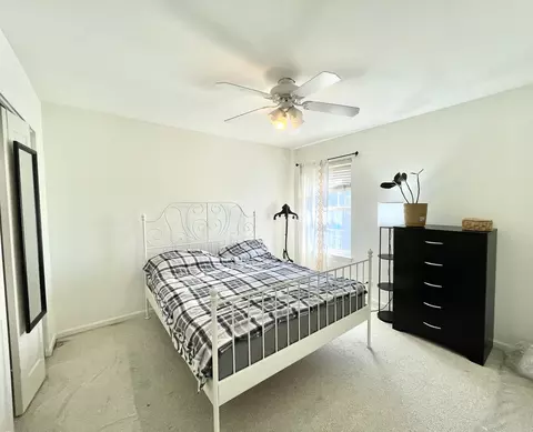 Bedroom - 140 Dallas Dr, Bartlett, IL 60103 photo 3 of 5