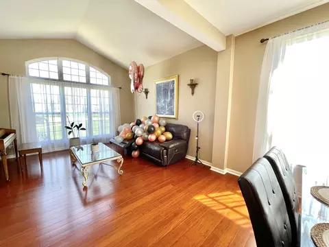 Living - 140 Dallas Dr, Bartlett, IL 60103 photo 4 of 8