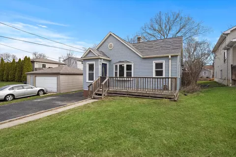 527 Forest Glen Dr, Round Lake Park, IL 60073