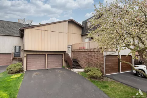 69 Salt Creek Rd, Roselle, IL 60172
