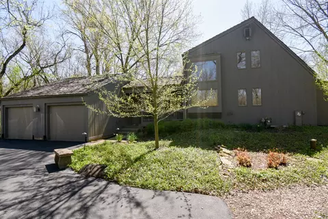 6 N882 Brewster Creek Cir, Wayne, IL 60184