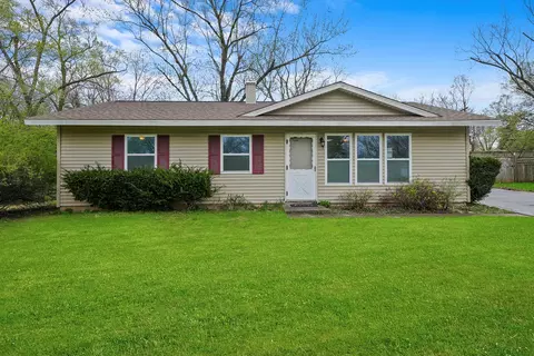 2219 Manor Ln, Mchenry, IL 60051