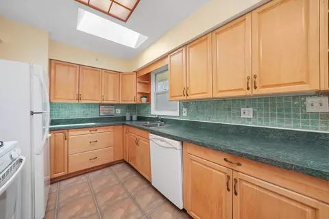 Kitchen - 2219 Manor Ln, Mchenry, IL 60051 photo 6 of 8