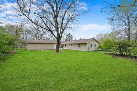 Exterior - 2219 Manor Ln, Mchenry, IL 60051 photo 7 of 10
