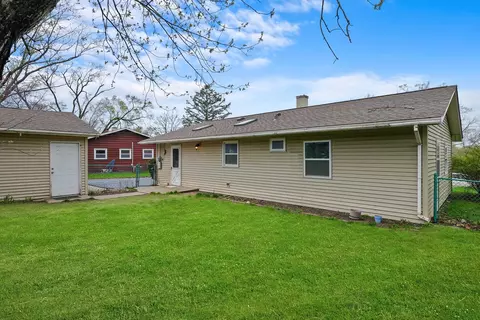 Exterior - 2219 Manor Ln, Mchenry, IL 60051 photo 8 of 10