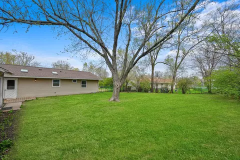 Exterior - 2219 Manor Ln, Mchenry, IL 60051 photo 6 of 10