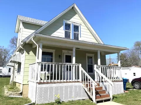 318 W 2nd St, Depue, IL 61322