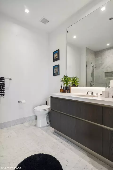 Bath - 363 E Wacker Dr #3804, Chicago, IL 60601 photo 3 of 3