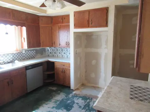 Kitchen - 402 Sutherland Ave, Paris, IL 61944 photo 1 of 3