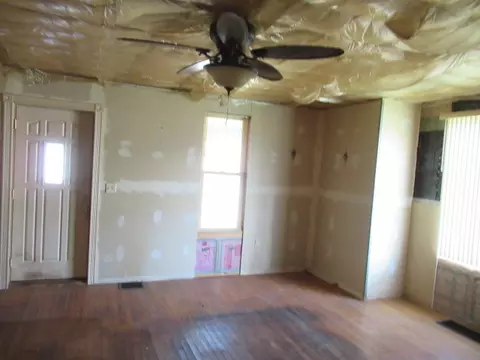Other - 402 Sutherland Ave, Paris, IL 61944 photo 3 of 7