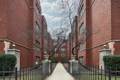 1327 W Addison St #1A, Chicago, IL 60613