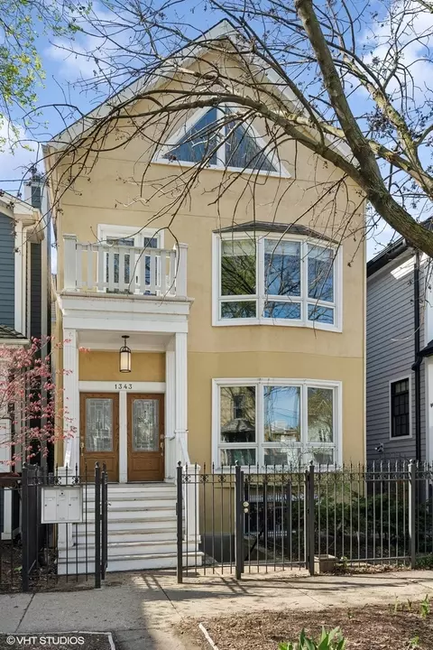 1343 W Nelson St #2, Chicago, IL 60657