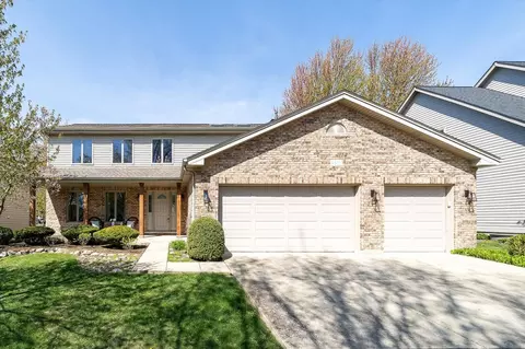 4303 Pradel Dr, Naperville, IL 60564