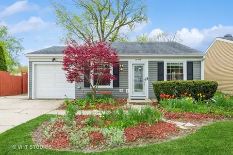 2 S425 Cherice Dr, Warrenville, IL 60555