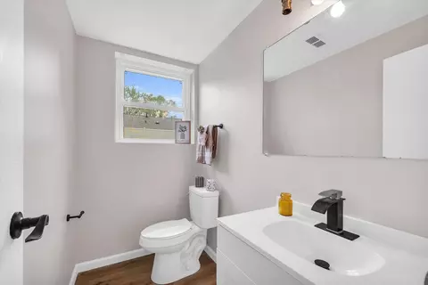 Bath - 3101 York Dr, Champaign, IL 61821 photo 2 of 2