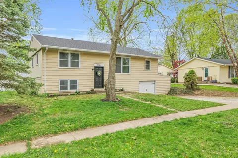 Exterior - 3101 York Dr, Champaign, IL 61821 photo 3 of 6
