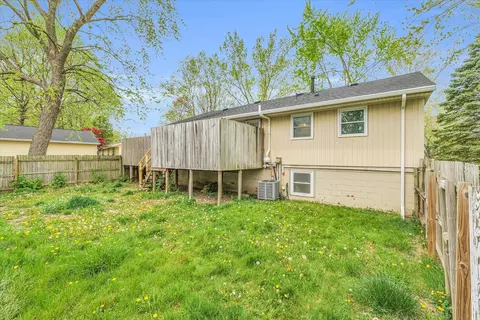 Exterior - 3101 York Dr, Champaign, IL 61821 photo 5 of 6