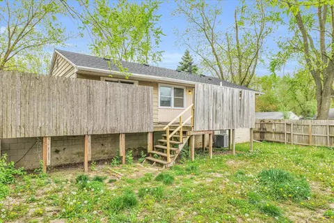 Exterior - 3101 York Dr, Champaign, IL 61821 photo 6 of 6