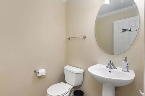 Bath - 1253 Tamarack Dr, Bartlett, IL 60103 photo 1 of 5