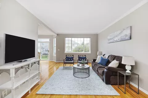 Living - 1253 Tamarack Dr, Bartlett, IL 60103 photo 2 of 4