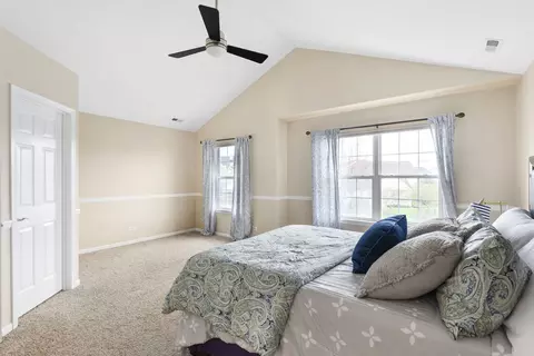 Bedroom - 1253 Tamarack Dr, Bartlett, IL 60103 photo 2 of 3