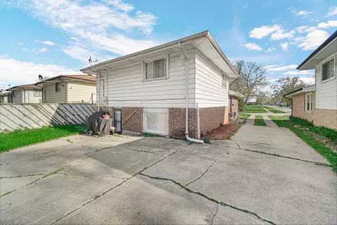 Exterior - 1444 E 146th St, Dolton, IL 60419 photo 5 of 5