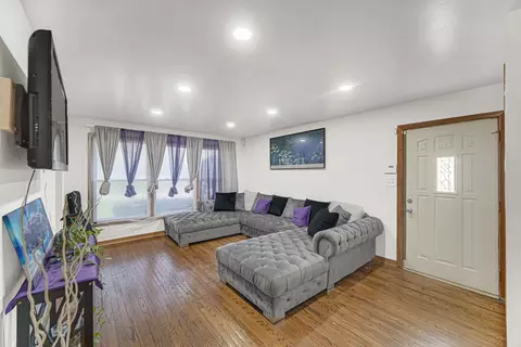 Living - 1444 E 146th St, Dolton, IL 60419 photo 2 of 3