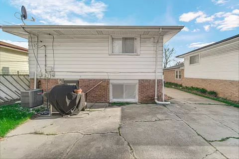 Exterior - 1444 E 146th St, Dolton, IL 60419 photo 4 of 5