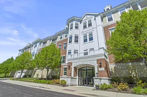 2750 Commons Dr #401, Glenview, IL 60026