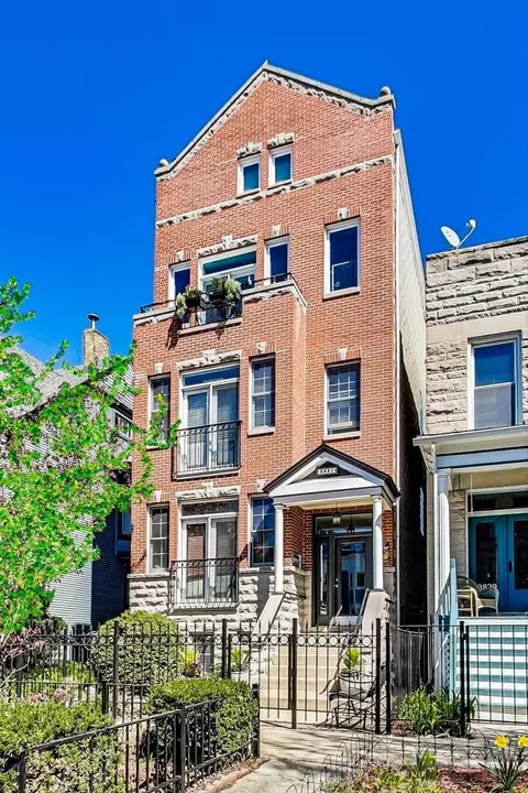 3831 N Kenmore Ave #3, Chicago, IL 60613
