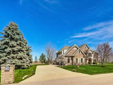 36 W720 Whispering Trl, Saint Charles, IL 60175