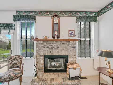 Living - 32507 Millstone Cir, Lakemoor, IL 60051 photo 2 of 3