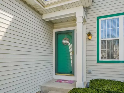 Exterior - 32507 Millstone Cir, Lakemoor, IL 60051 photo 2 of 7