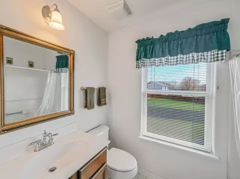 Bath - 32507 Millstone Cir, Lakemoor, IL 60051 photo 2 of 5