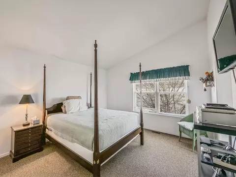 Bedroom - 32507 Millstone Cir, Lakemoor, IL 60051 photo 4 of 5