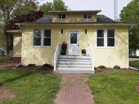 115 Paul St, Mcnabb, IL 61335