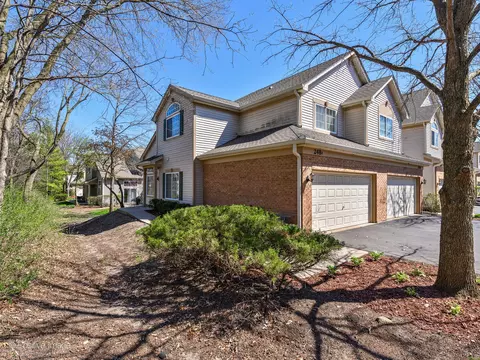 248 Southwicke Dr #A, Streamwood, IL 60107