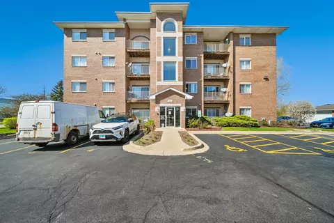 941 N Swift Rd #104, Addison, IL 60101